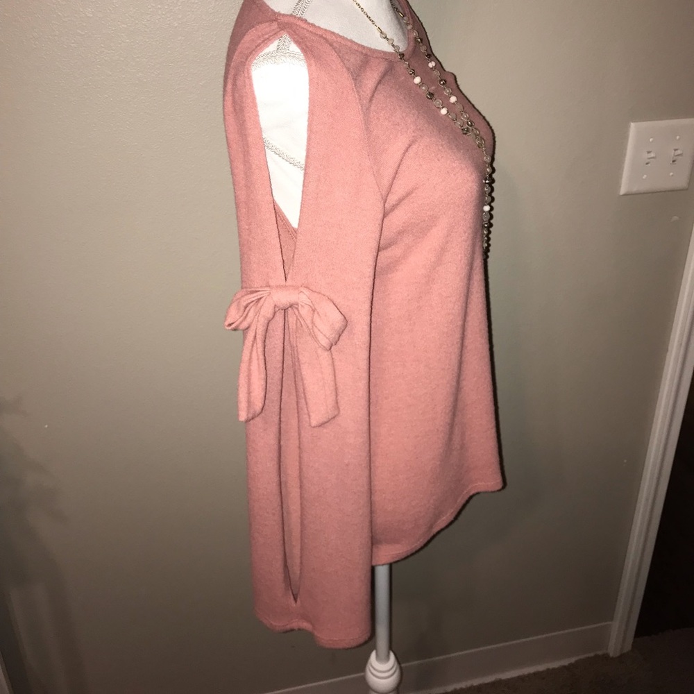 Jolie—open sleeve bow top
